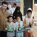 Pemenang lomba membuat kartu lebaran jenjang SD