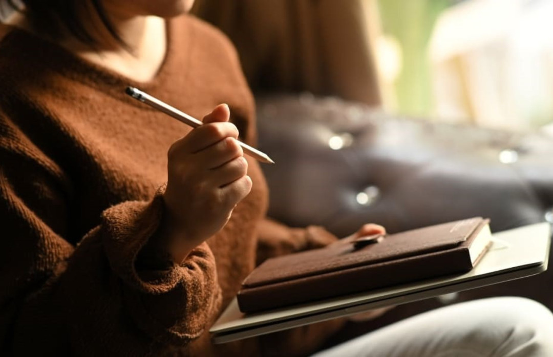 Menulis Jurnal Menjaga Kesehatan Mental