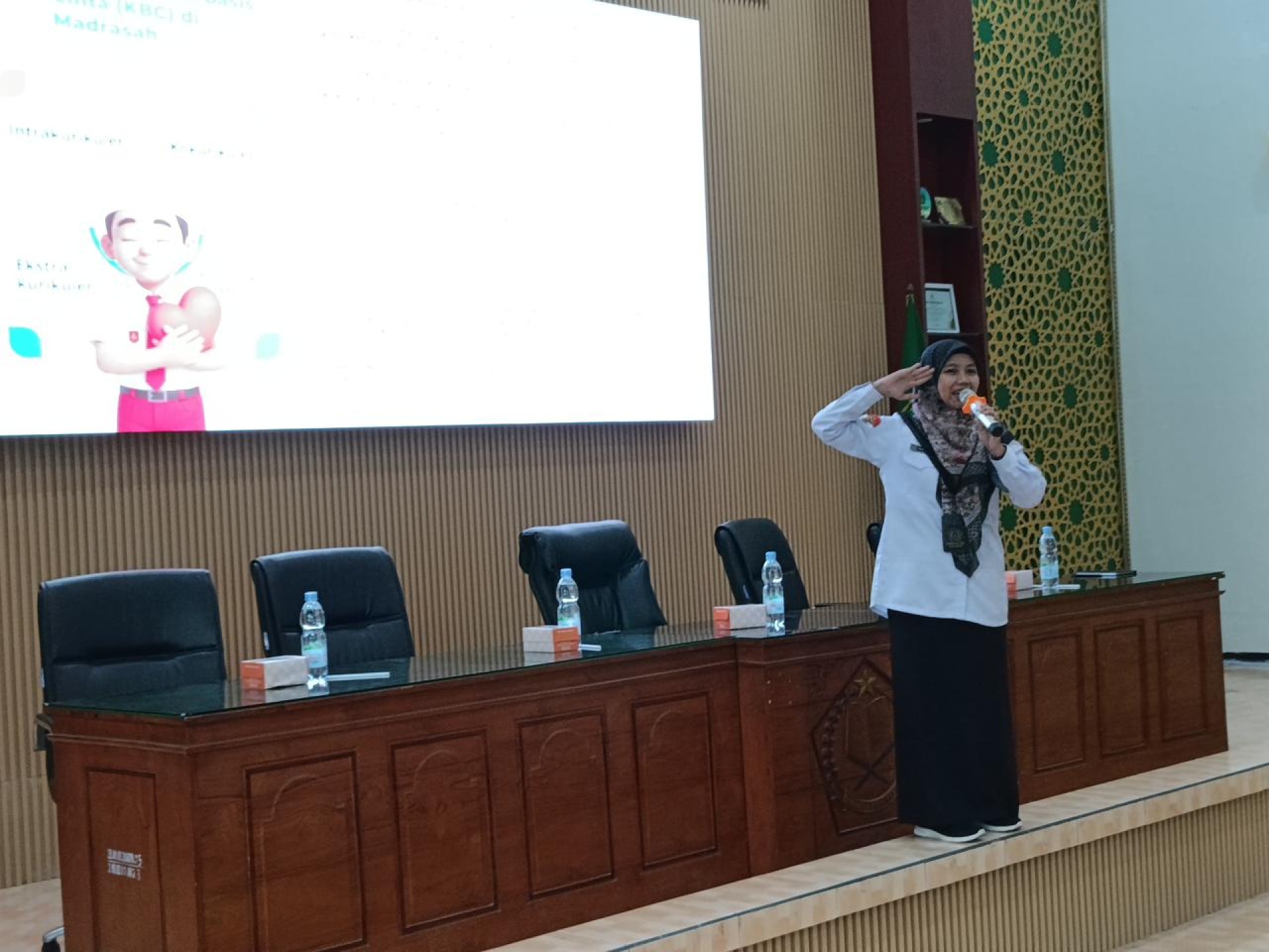 Sosialisasi dan Implementasi Kurikulum Berbasis Cinta pada Jenjang MI 4