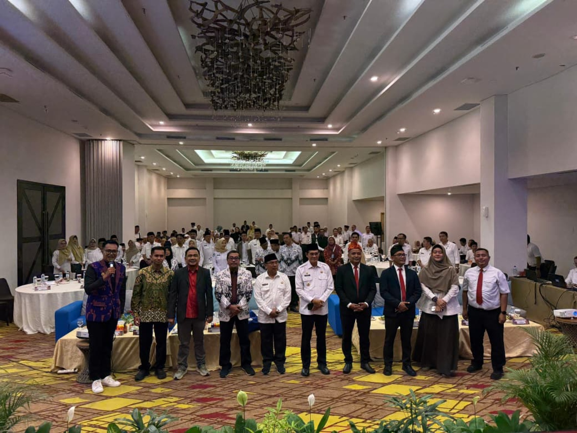 Seminar Pendidikan - Penguatan Identitas Bahasa Sasak Melalui Pendekatan Pembelajaran Deep Learning