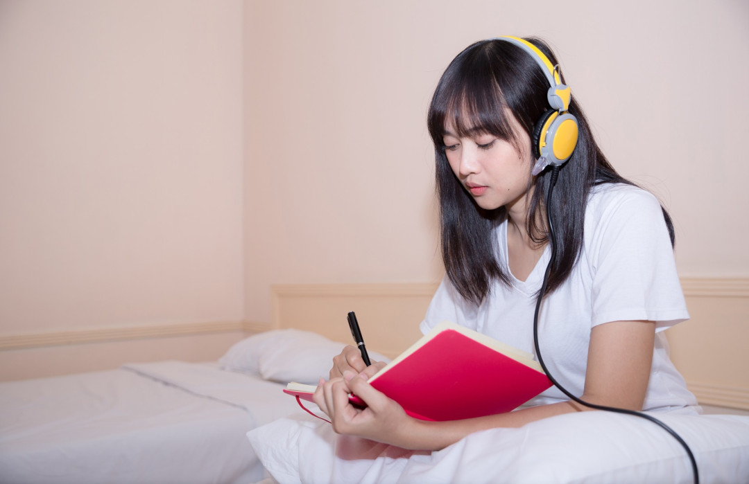 Belajar Sambil Dengar Musik? Simak Jenis Instrumen yang Bisa Bikin Kita Lebih Fokus 
