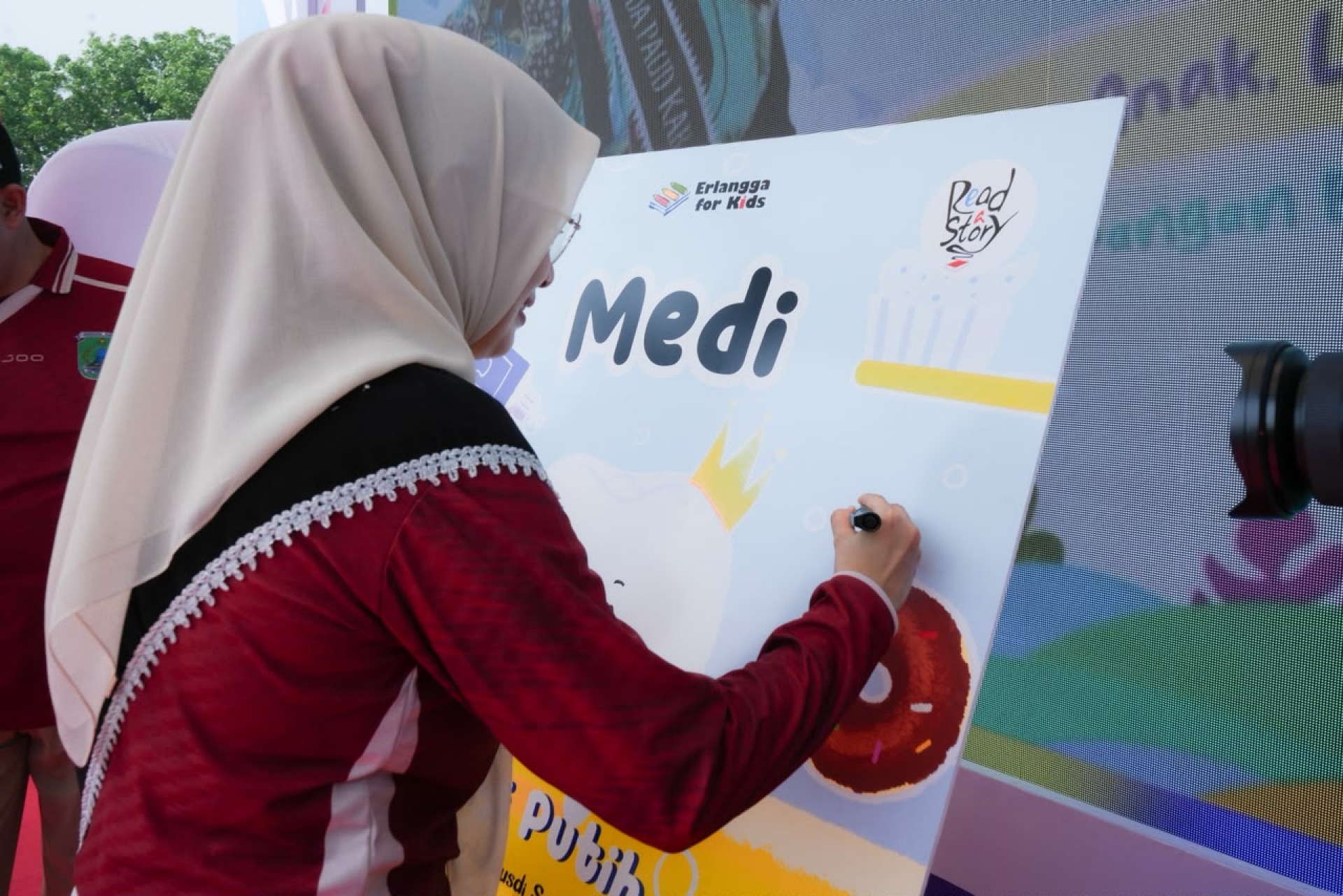Ajarkan Anak Jaga Kebersihan Gigi. BUNDA PAUD Kabupaten Pasuruan, Merita Rusdi Sutejo Luncurkan Buku "Medi Si Gigi Putih"