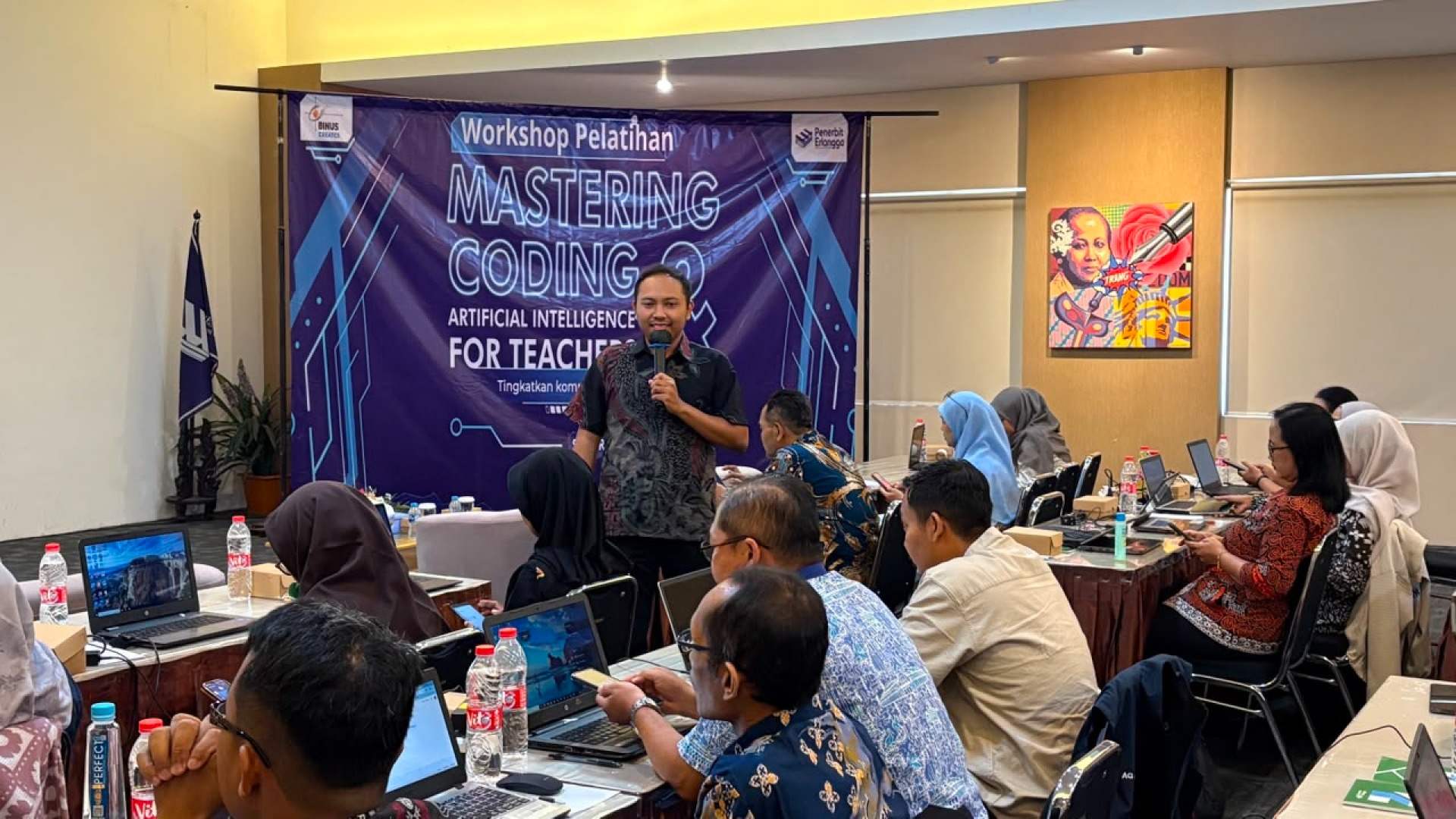 Penerbit Erlangga bersama Binus Creates gelar Workshop Mastering Coding & AI untuk guru jenjang SD dan SMP di Kota Semarang